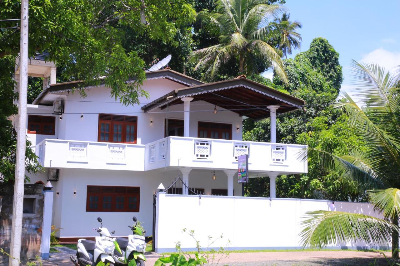 Aken Villa Hikkaduwa Bagian luar foto